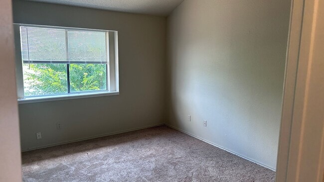 Building Photo - 2928 Stonycroft Dr