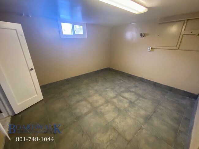 Building Photo - Charming 3 Bed 2 Bath Home in Holladay wit...