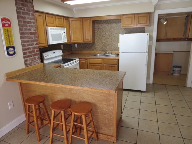 Building Photo - Cute as a button! Near Downtown Shelbyville