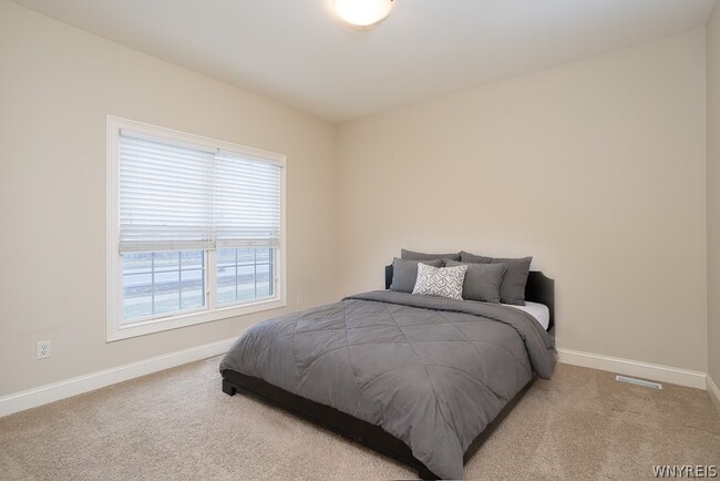 Building Photo - 9 Hidden Creek Ct