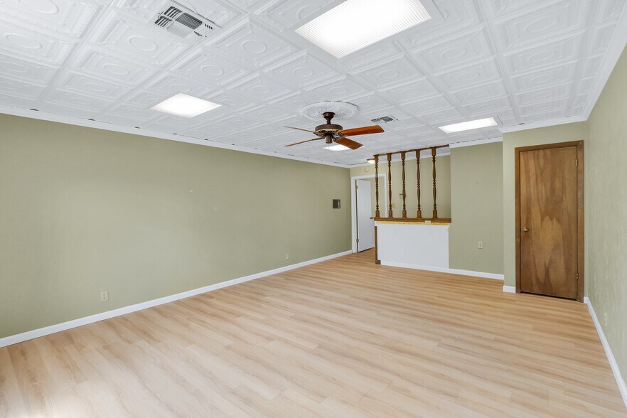Building Photo - 9006 Balcones Club Dr