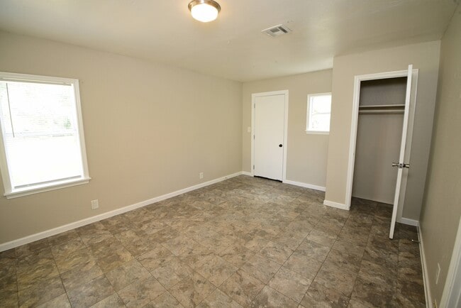 Building Photo - 6268 E Latimer St