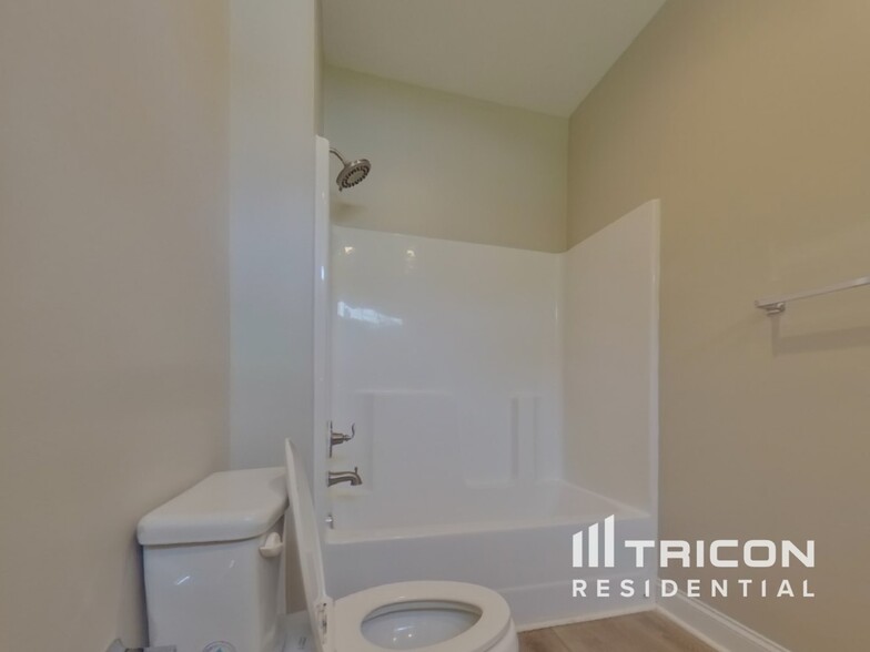 Building Photo - 128 Iverson Pl