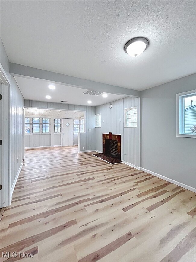 Building Photo - 38599 Plains Ct