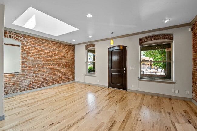 Building Photo - 1275 S Clayton St