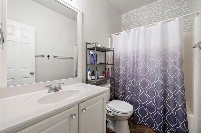 Building Photo - 123 Justin Leonard Dr