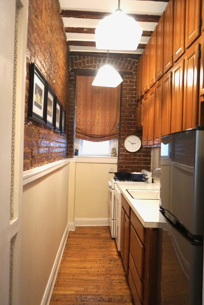 Building Photo - 30 E 95th St