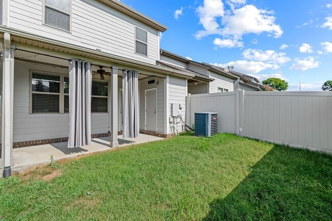 Building Photo - 1444 Channing Dr