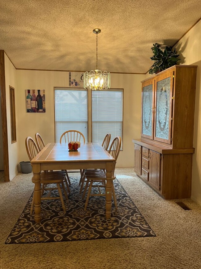 Building Photo - 807 Stahlman Dr