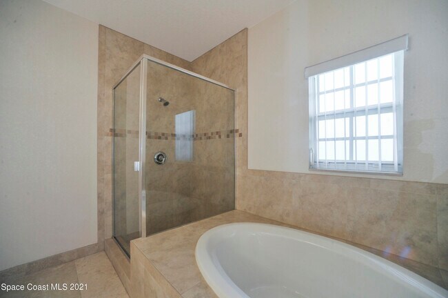 Building Photo - 117 Lancha Cir