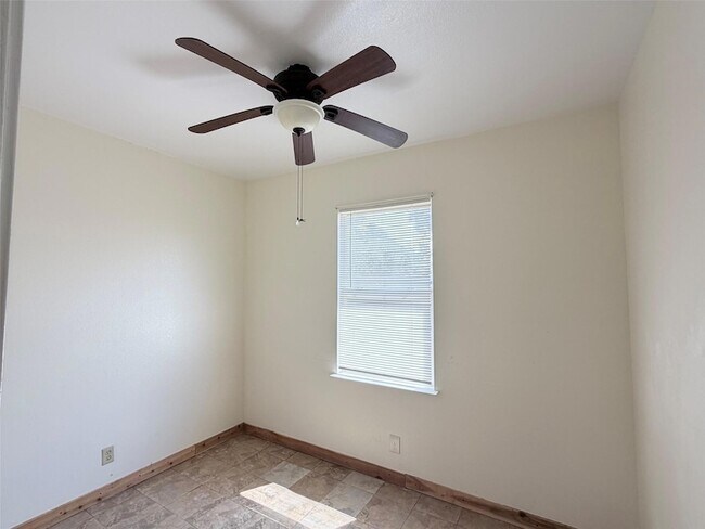 Building Photo - 251 Zimmerman Ave