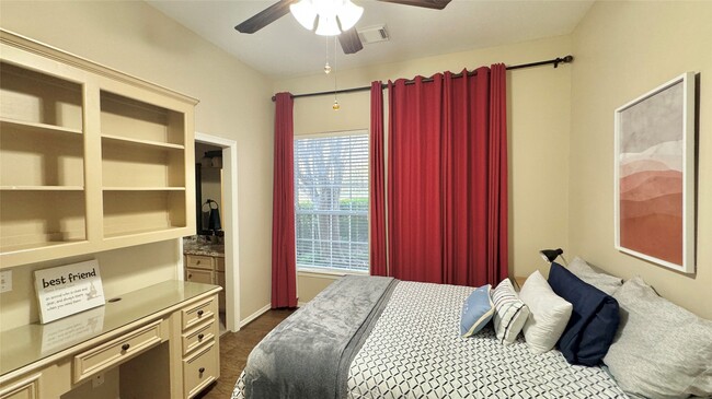 Building Photo - 15216 Saddlewood Dr