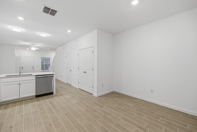 Building Photo - ***Special Remaining April free rent*** | Move-In Ready Rental in Prime SW Ocala Location