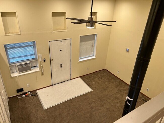 Building Photo - 1840 Jancey St