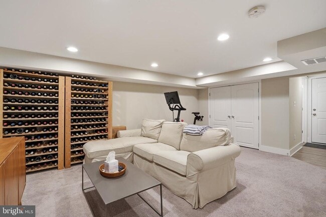 Building Photo - 19 Clifford Ave