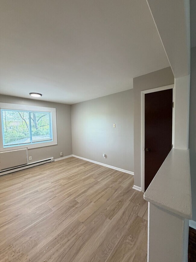 Building Photo - 6111 Laurel Hall Dr
