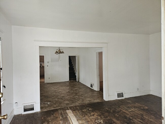 Building Photo - 3273 N Detroit Ave