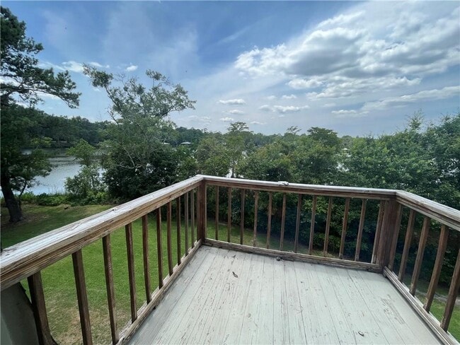 Building Photo - 332 Riverbend Dr
