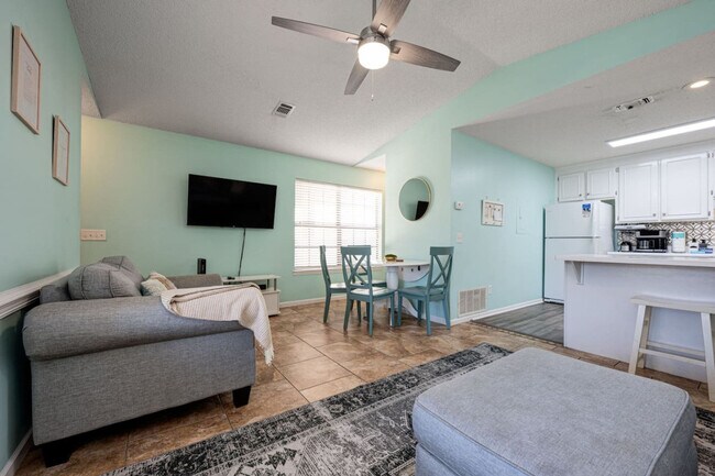 Building Photo - 17462 Front Beach Rd