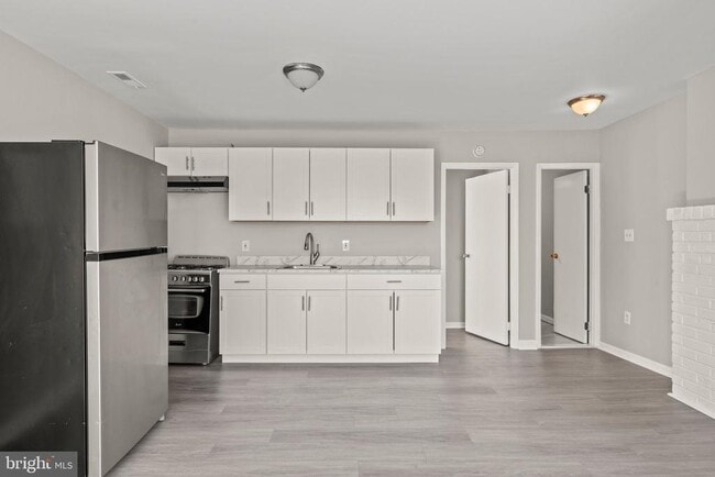 Building Photo - 1004 S 52nd St