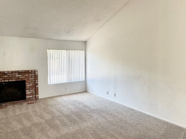 Building Photo - SLO 4 Bedroom, 2 Bath in Laguna Lake