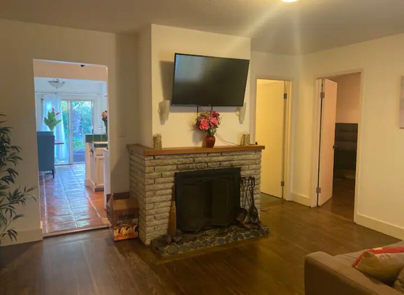 Primary Photo - 2477 20th St