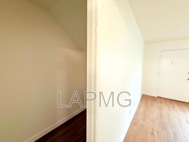 Building Photo - 169 W 42nd St