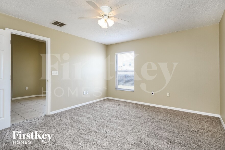 Building Photo - 819 Summer Glen Dr