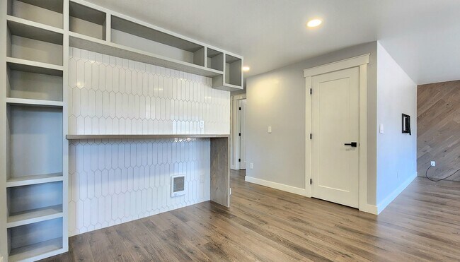 Building Photo - 3 Bedroom Home in North Marysville - $500 ...