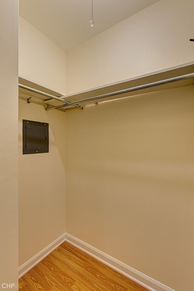 Building Photo - 5300 Carriage Way Dr
