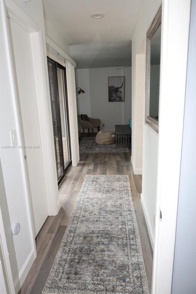 Building Photo - 1569 Shaker Cir