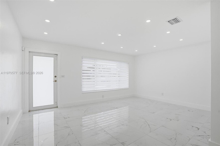 Building Photo - 5521 SW 104th Ave