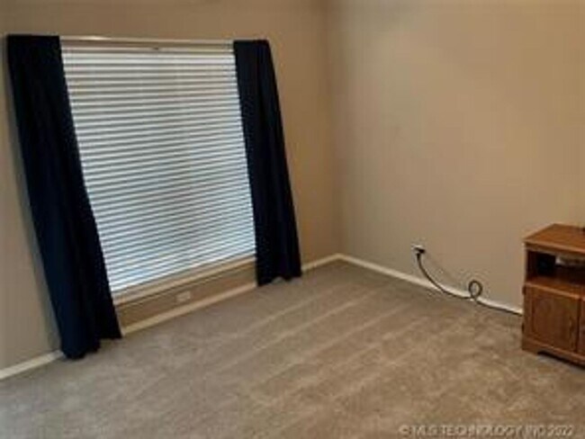 Building Photo - Beautifully kept 1.5 story home with 3 lg bedrooms (game room could be a 4th bedroom).