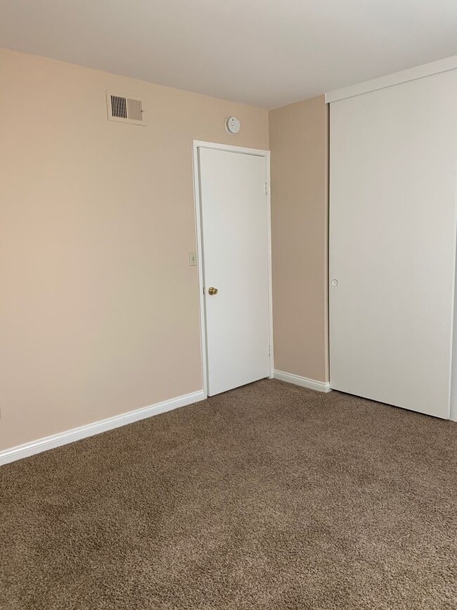 Building Photo - 3 Bedroom 2 Bath Cowles Mountain Home For Rent