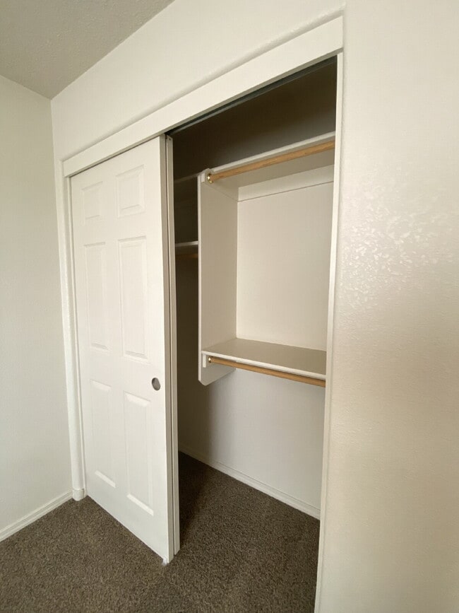 Building Photo - GATED COMMUNITY - 2 Story Townhouse - All BR Upper Level