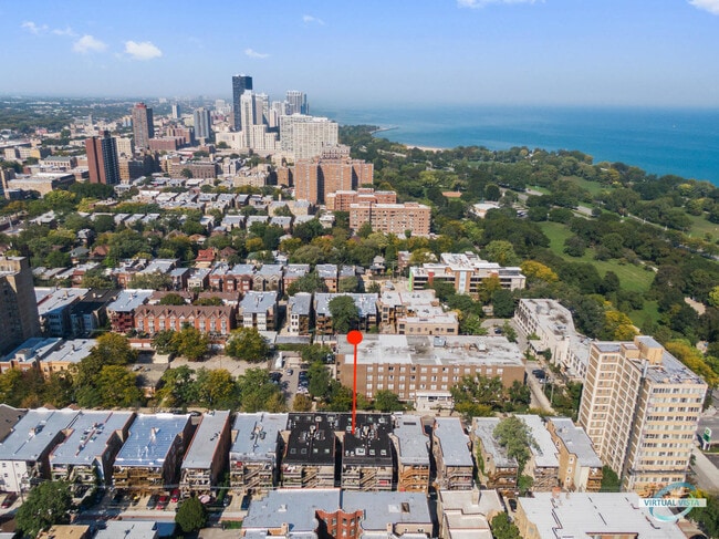 Building Photo - 833 W Lawrence Ave