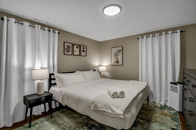 Building Photo - Furnished 1-Bedroom First-Floor Apartment Minutes from Highmark Stadium