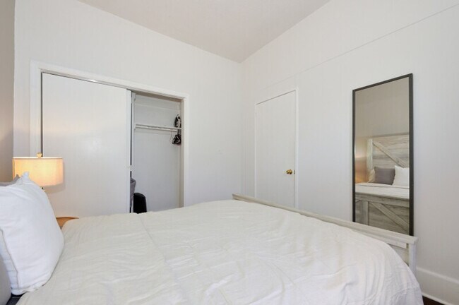 Building Photo - 708 9th Ave