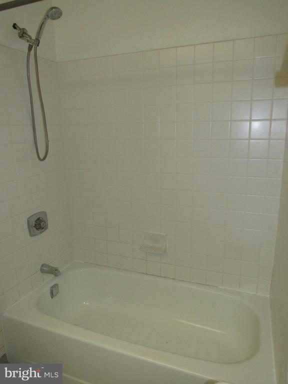 Building Photo - 3 N Christopher Columbus Blvd