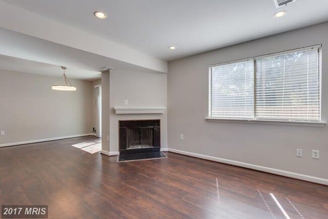 Building Photo - 5735 Nordeen Oak Ct