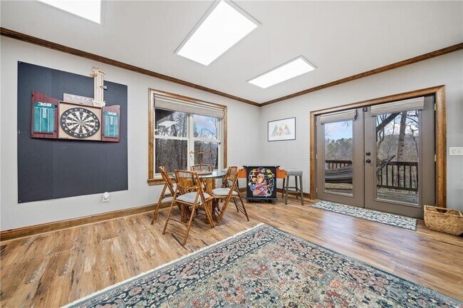 Building Photo - 5281 Laurel Ln