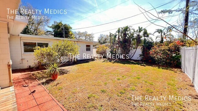 Building Photo - 1516 Dove Dr