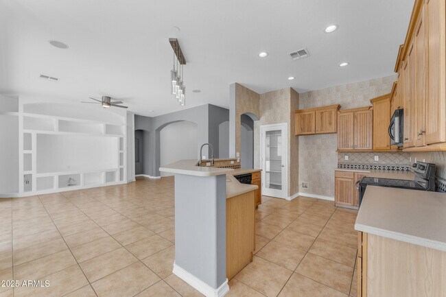 Building Photo - 7913 N 88th Ln
