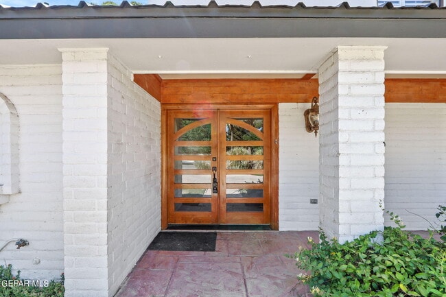 Building Photo - 5109 Memory Dr