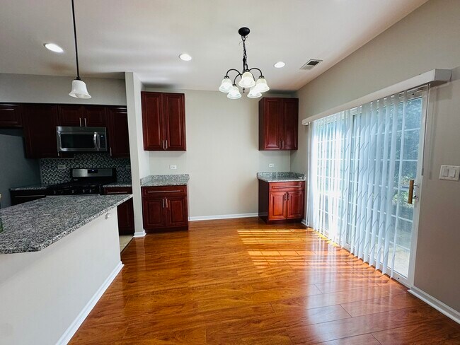 Building Photo - 620 Lakeridge Ct