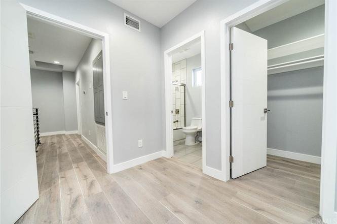 Building Photo - 4820 St Charles Pl