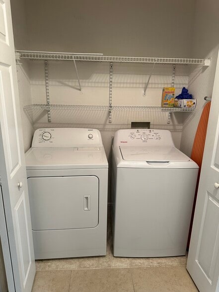 Laundry - 7405 Vista Way