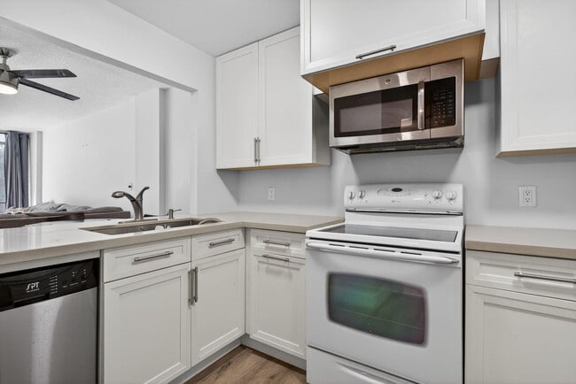 Building Photo - 107 Royal Pk Dr