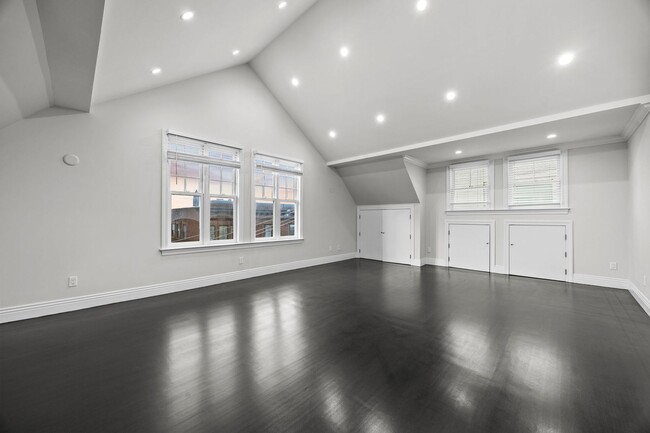 Building Photo - 1123 Green St