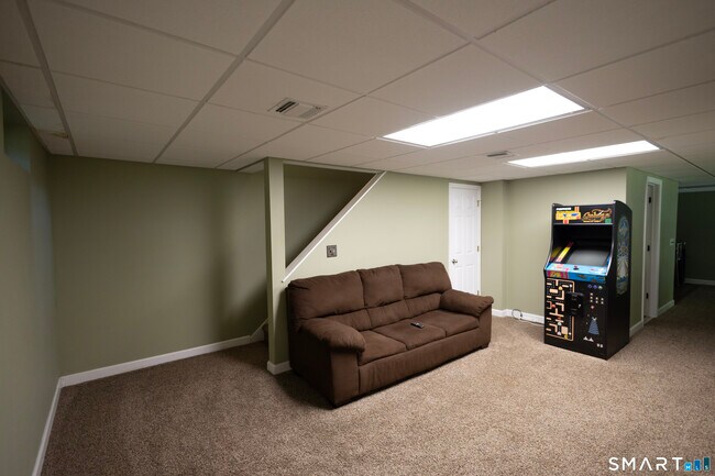 Building Photo - 18 Pinewood Shores